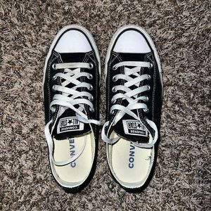 Black Lowtop Converse